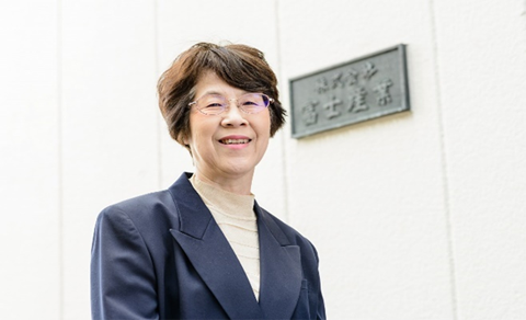 代表取締役社長　望月 麗子